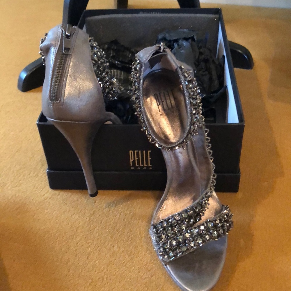 Gorgeous embellished designer shoes!
